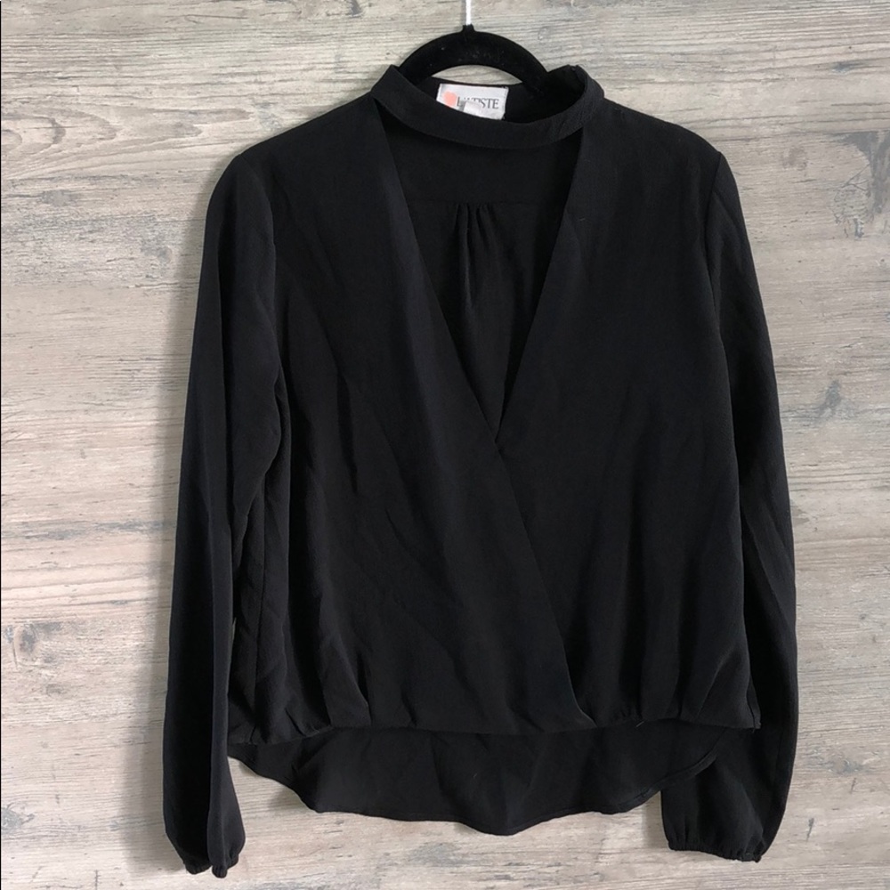 Keyhole choker front top